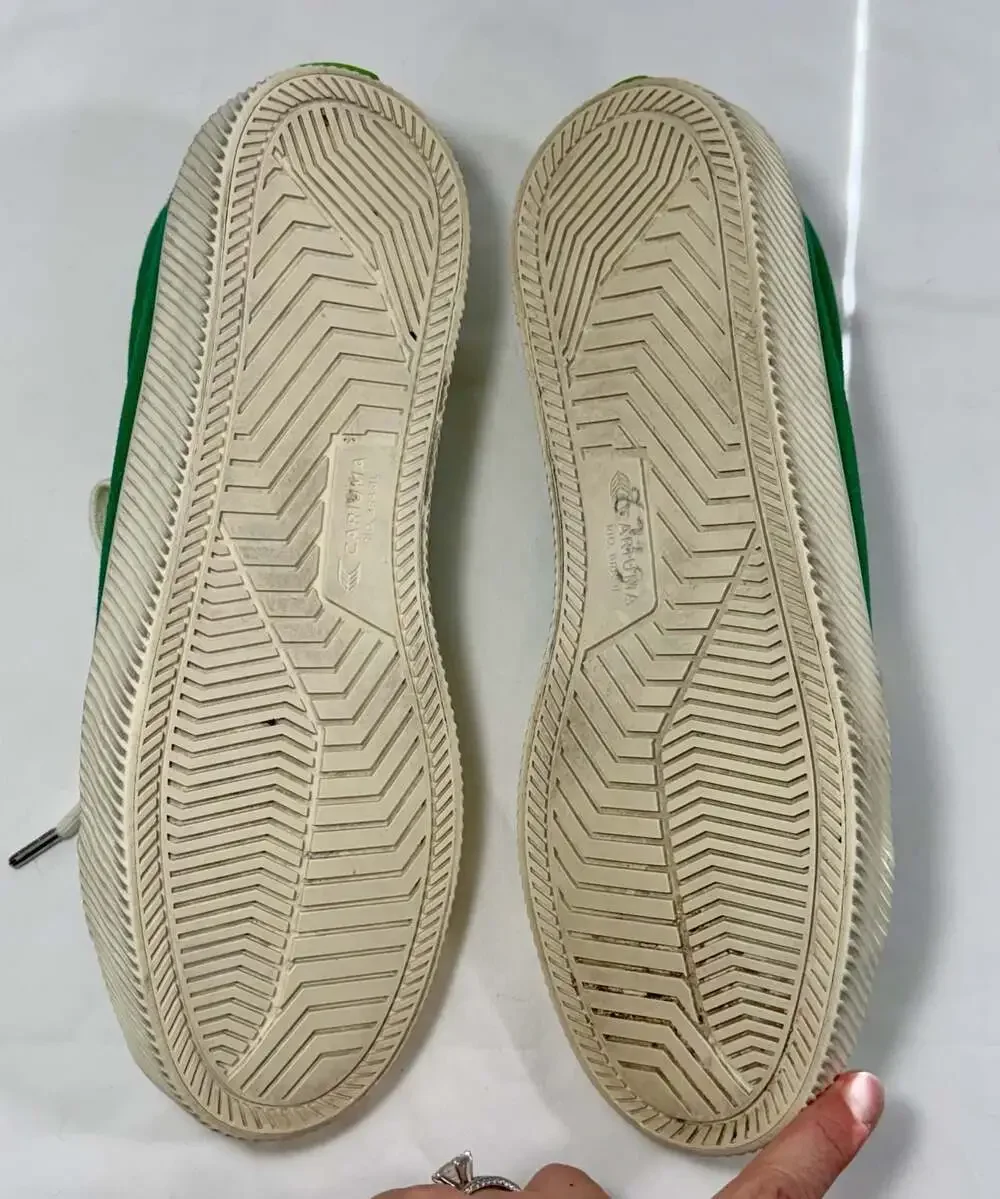 Cariuma OCA Low Green Canvas Sneakers Men's 8.5 / Women's 10